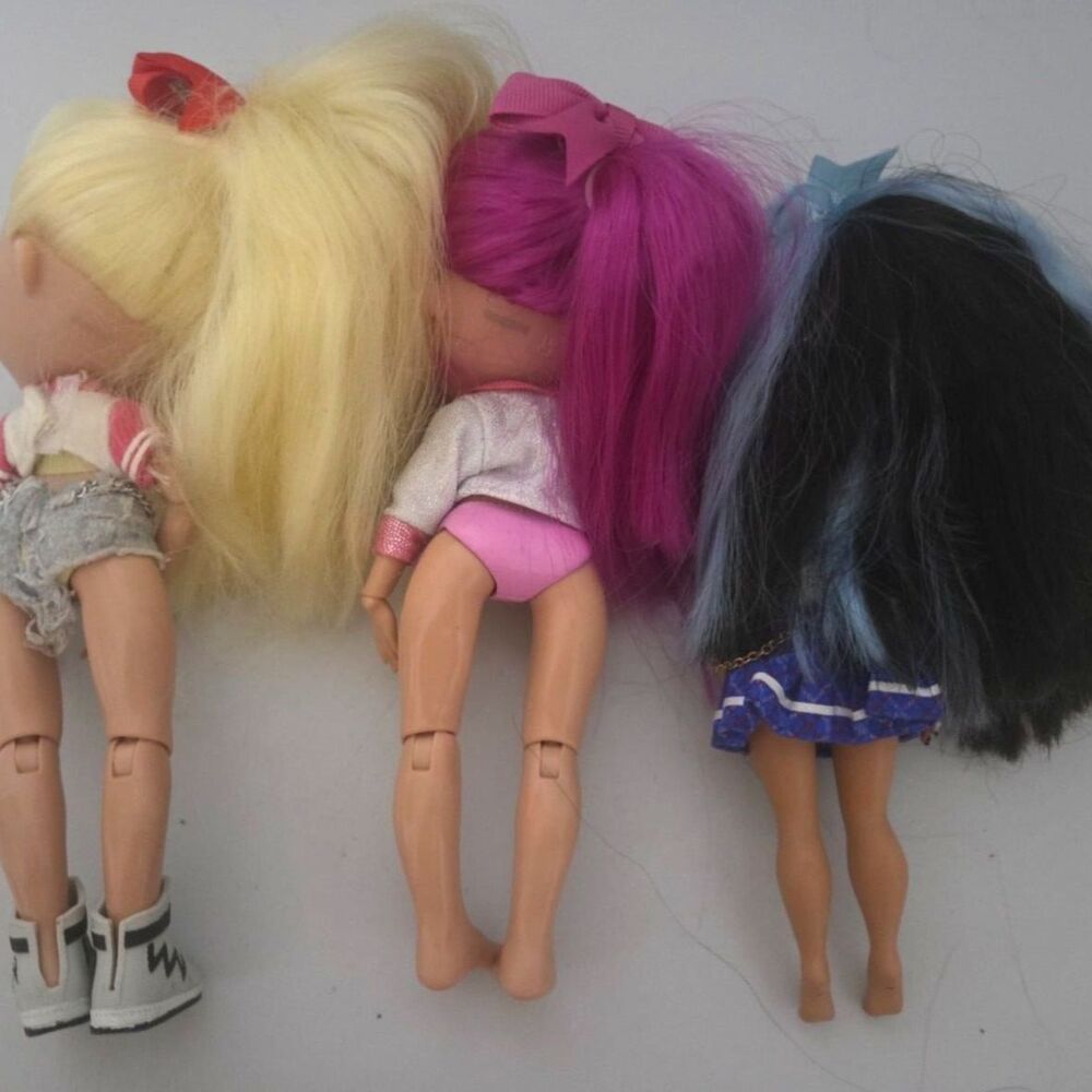 OMG and BFF Fashion Dolls with Yellow, Blue and Pink Hair. Including Outfits. - Picture 5 of 6
